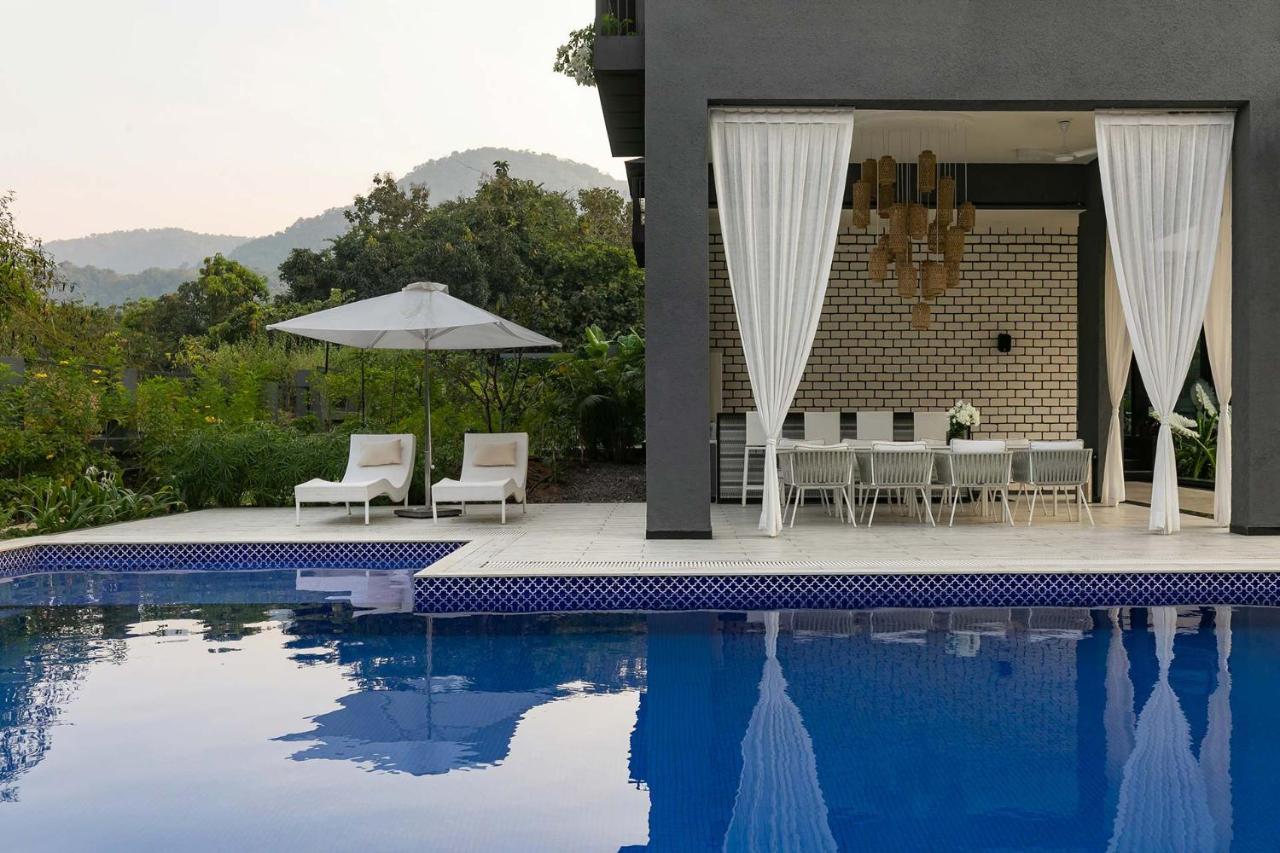 Stayvista At The Charcoal Villa Luxury Collection Alībāg Extérieur photo