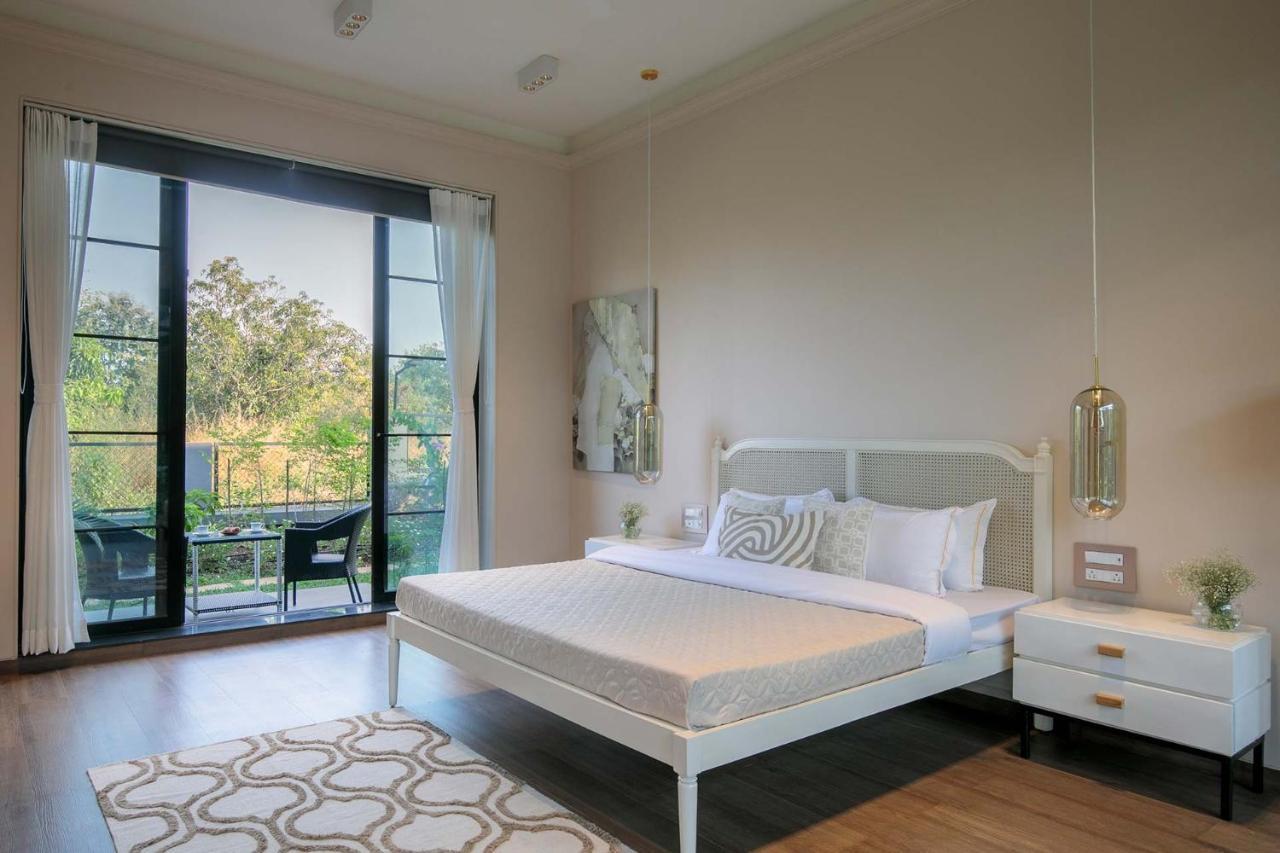 Stayvista At The Charcoal Villa Luxury Collection Alībāg Extérieur photo