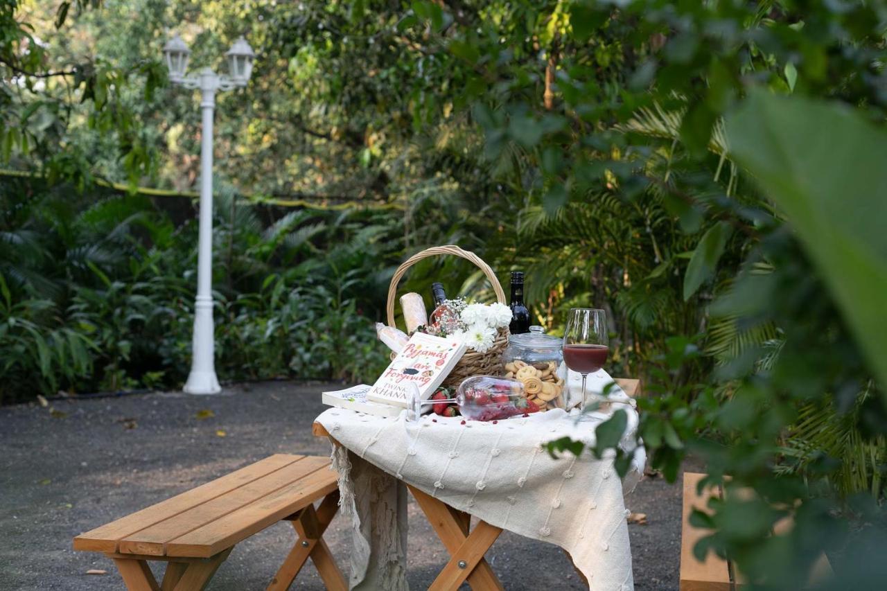 Stayvista At The Charcoal Villa Luxury Collection Alībāg Extérieur photo